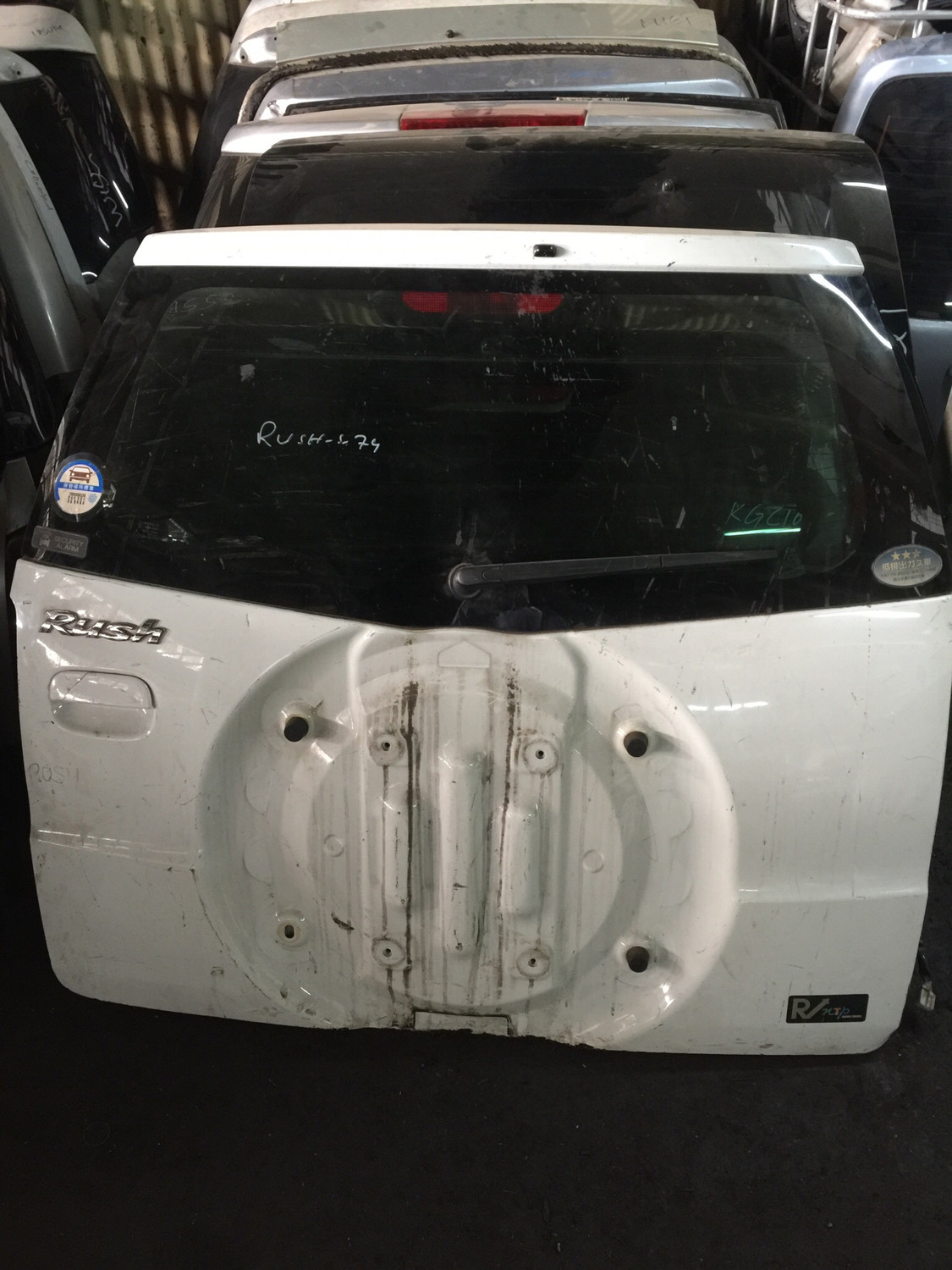 Toyota Rush boot door!